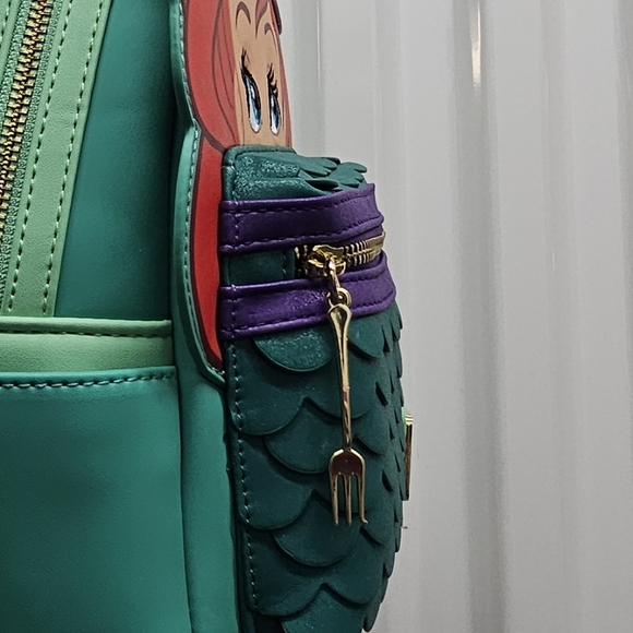 🆕️🧜♀️ The Little Mermaid Ariel Cosplay Loungefly Backpack - Picture 7 of 7